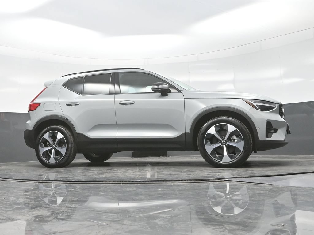 Used 2026 Volvo XC40 B5 Plus AWD/4WD image 28