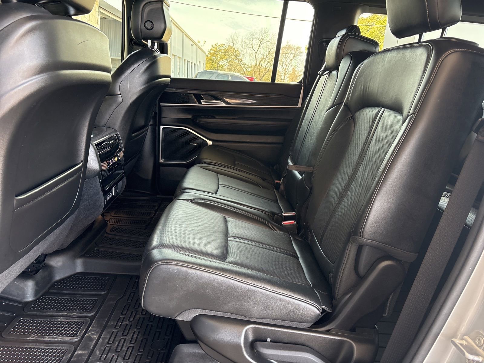 Used 2022 Jeep Wagoneer Series II image 16