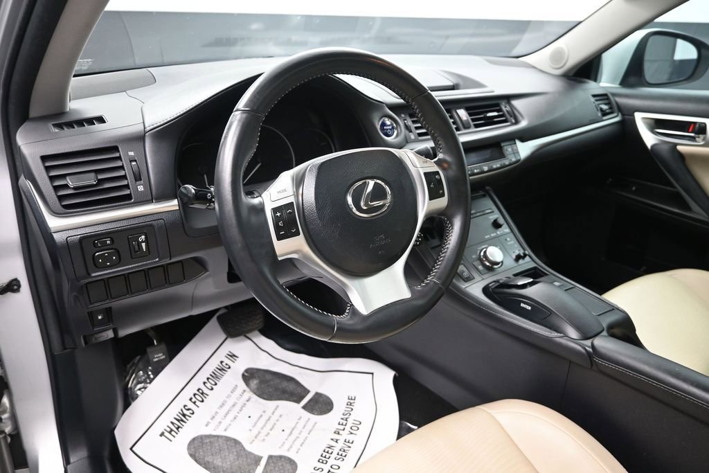 Used 2013 Lexus CT 200h w/ Premium Pkg w/Navigation FWD image 13
