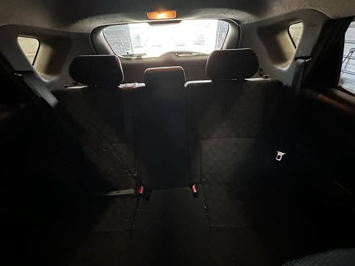 Used 2010 Pontiac Vibe w/ Preferred Package FWD image 26