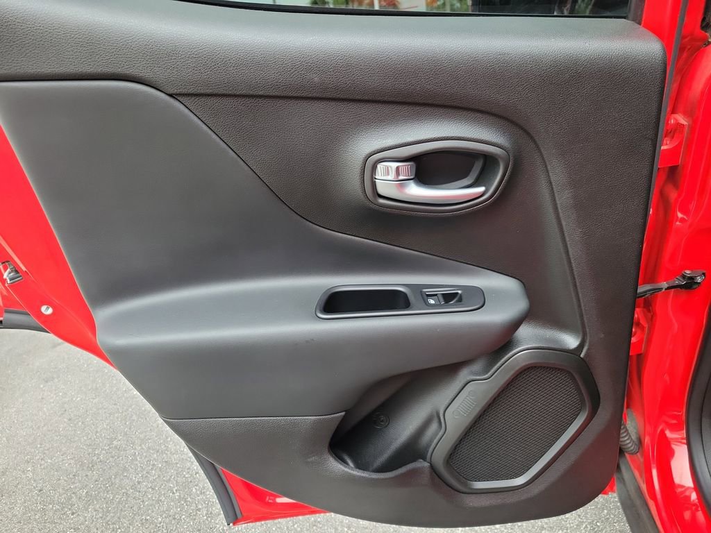 Used 2019 Jeep Renegade Altitude w/ Quick Order Package 2XM FWD image 12