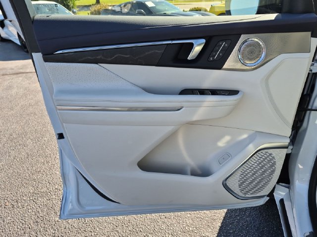 New 2027 Buick Enclave Avenir w/ LPO, Floor Liner Package FWD image 11