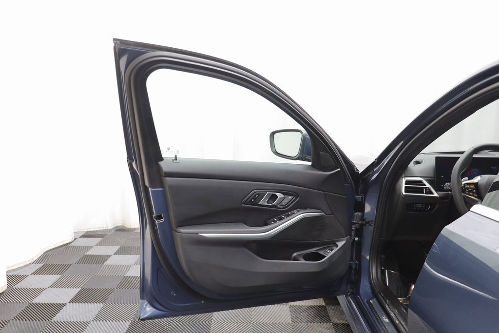 Certified 2025 BMW 330i xDrive Sedan image 4