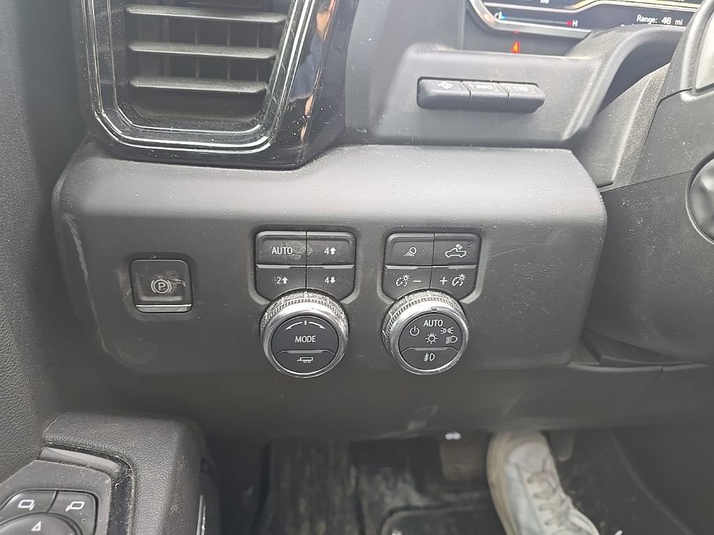 Used 2022 GMC Sierra 1500 AT4 w/ AT4 Premium Package image 17