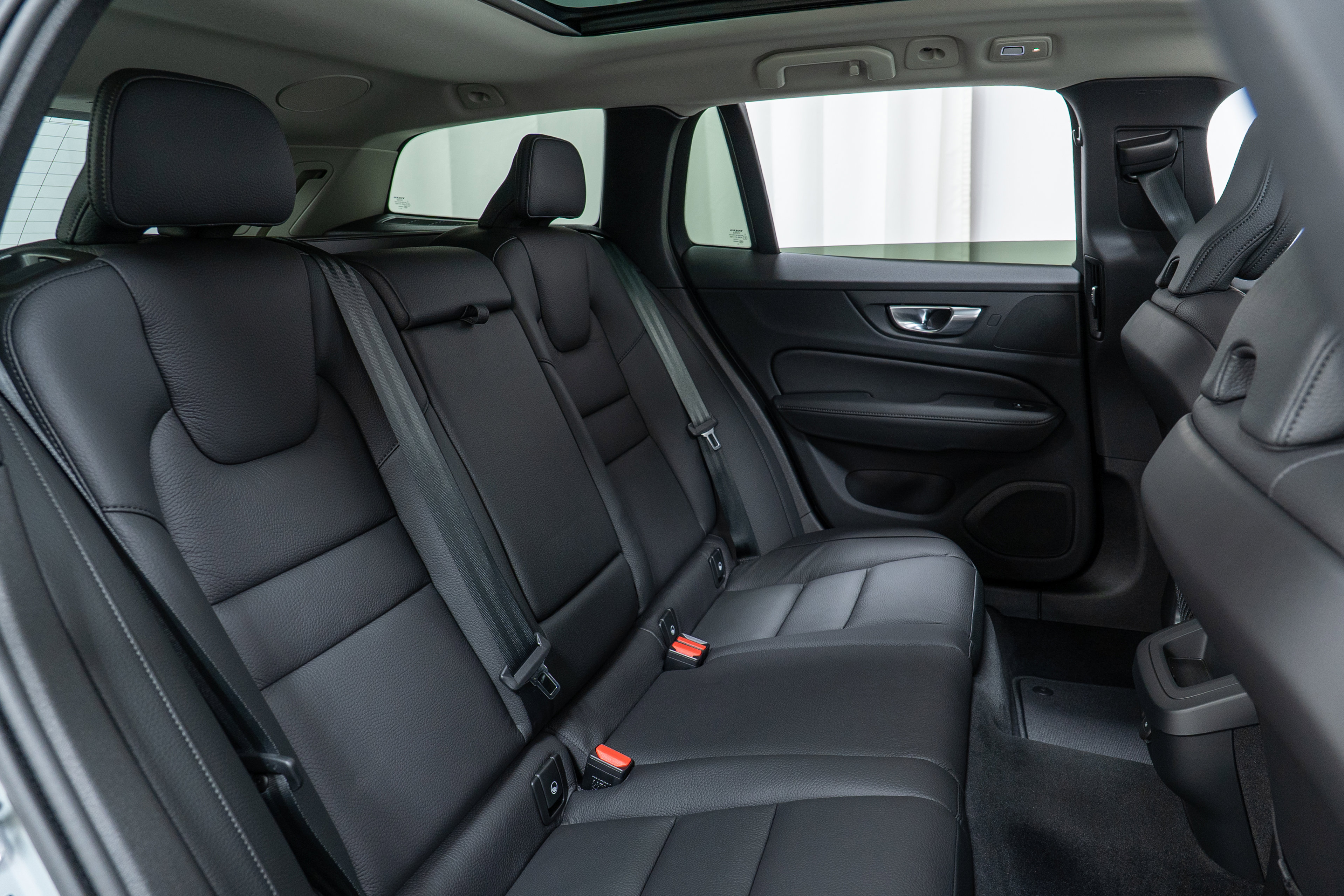 New 2026 Volvo V60 B5 Cross Country Plus w/ Climate Package image 24