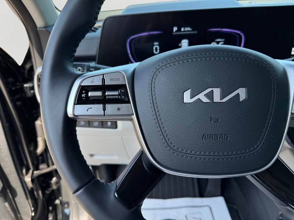 Used 2025 Kia Telluride S FWD image 21