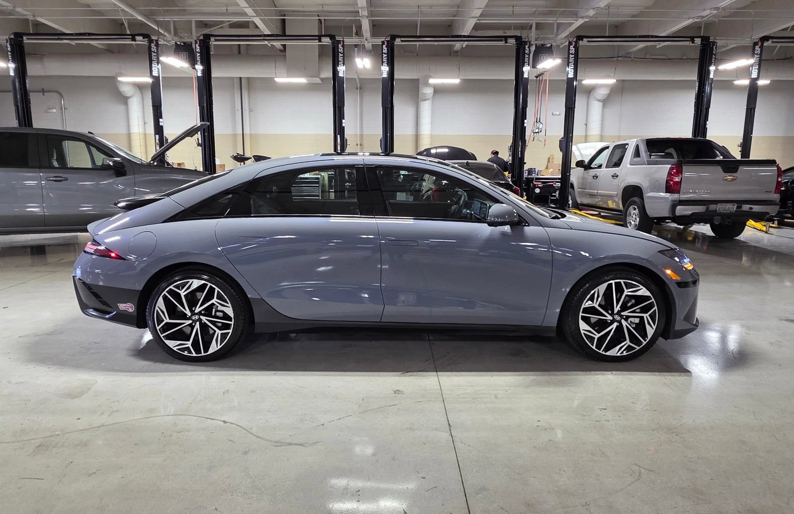 Used 2024 Hyundai Ioniq 6 Limited RWD image 8