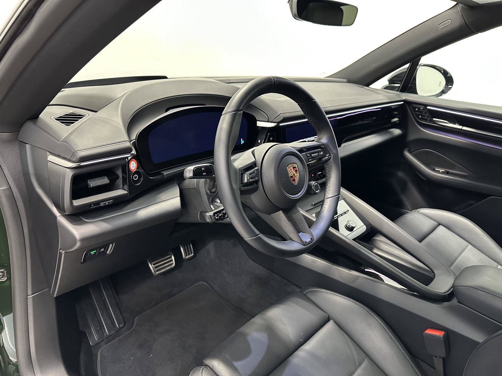 Certified 2025 Porsche Macan 4S Electric AWD/4WD image 4