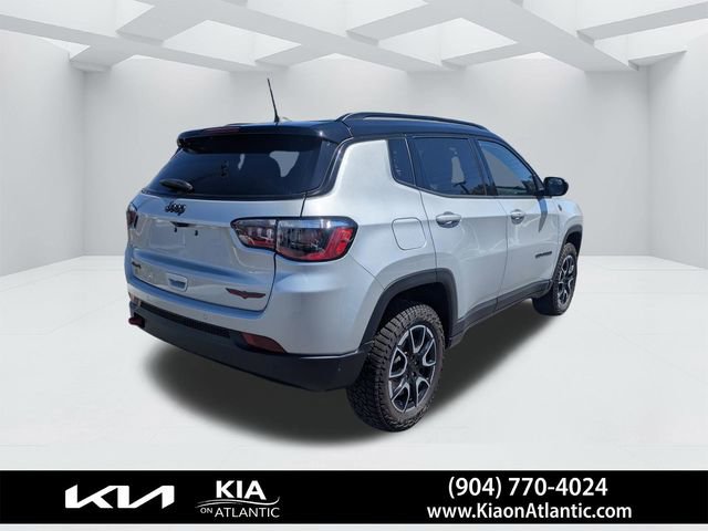 Used 2024 Jeep Compass Trailhawk AWD/4WD image 3