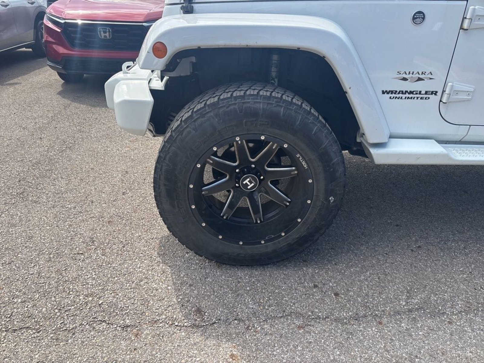 Used 2017 Jeep Wrangler Unlimited Sahara w/ Connectivity Group AWD/4WD image 6