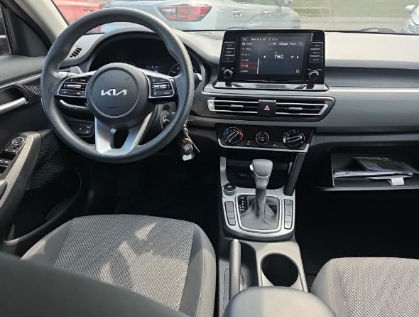 Used 2023 Kia Seltos LX AWD/4WD image 9
