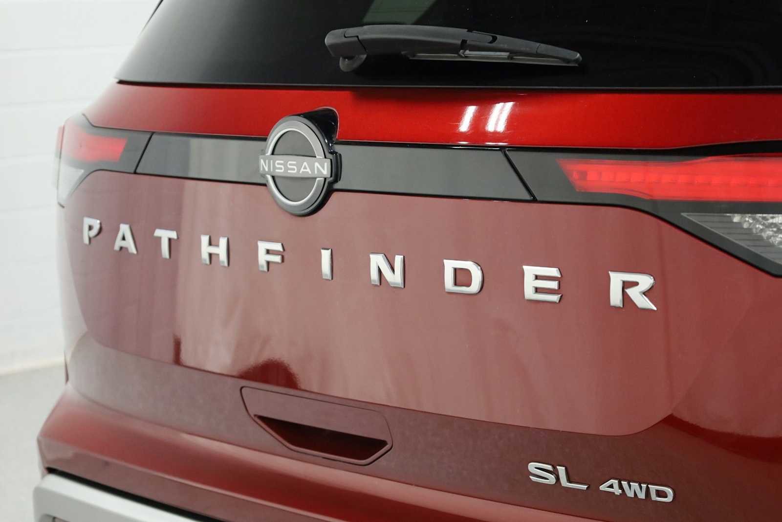 Used 2022 Nissan Pathfinder SL image 8