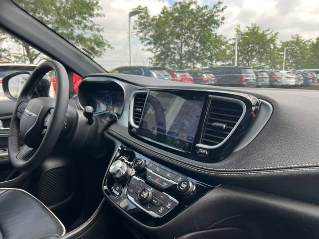 Used 2025 Chrysler Pacifica Limited FWD image 40