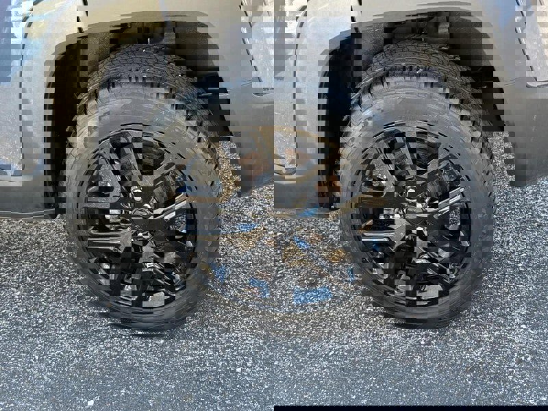 Used 2023 Jeep Renegade Altitude w/ Sun/Sound Group AWD/4WD image 7