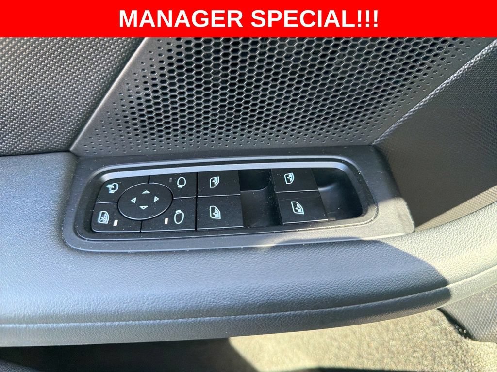 Used 2022 Porsche Taycan RWD image 32
