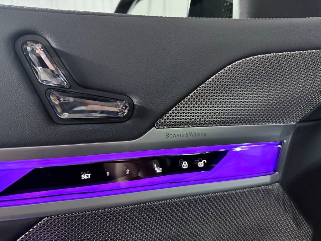 Used 2023 BMW 760i xDrive w/ Executive Package image 23