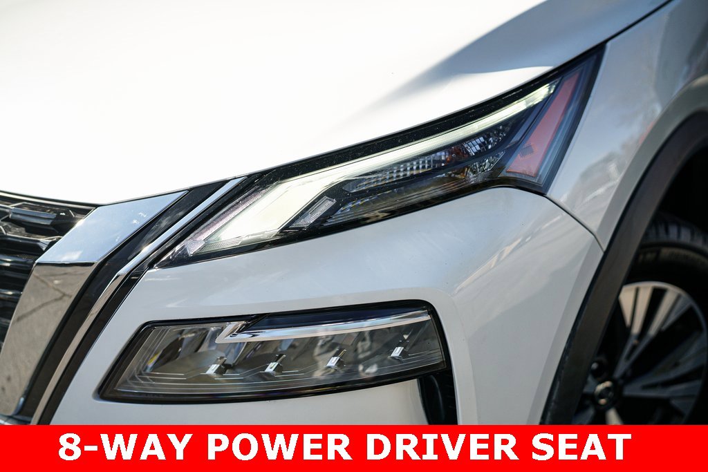 Used 2021 Nissan Rogue SV image 3