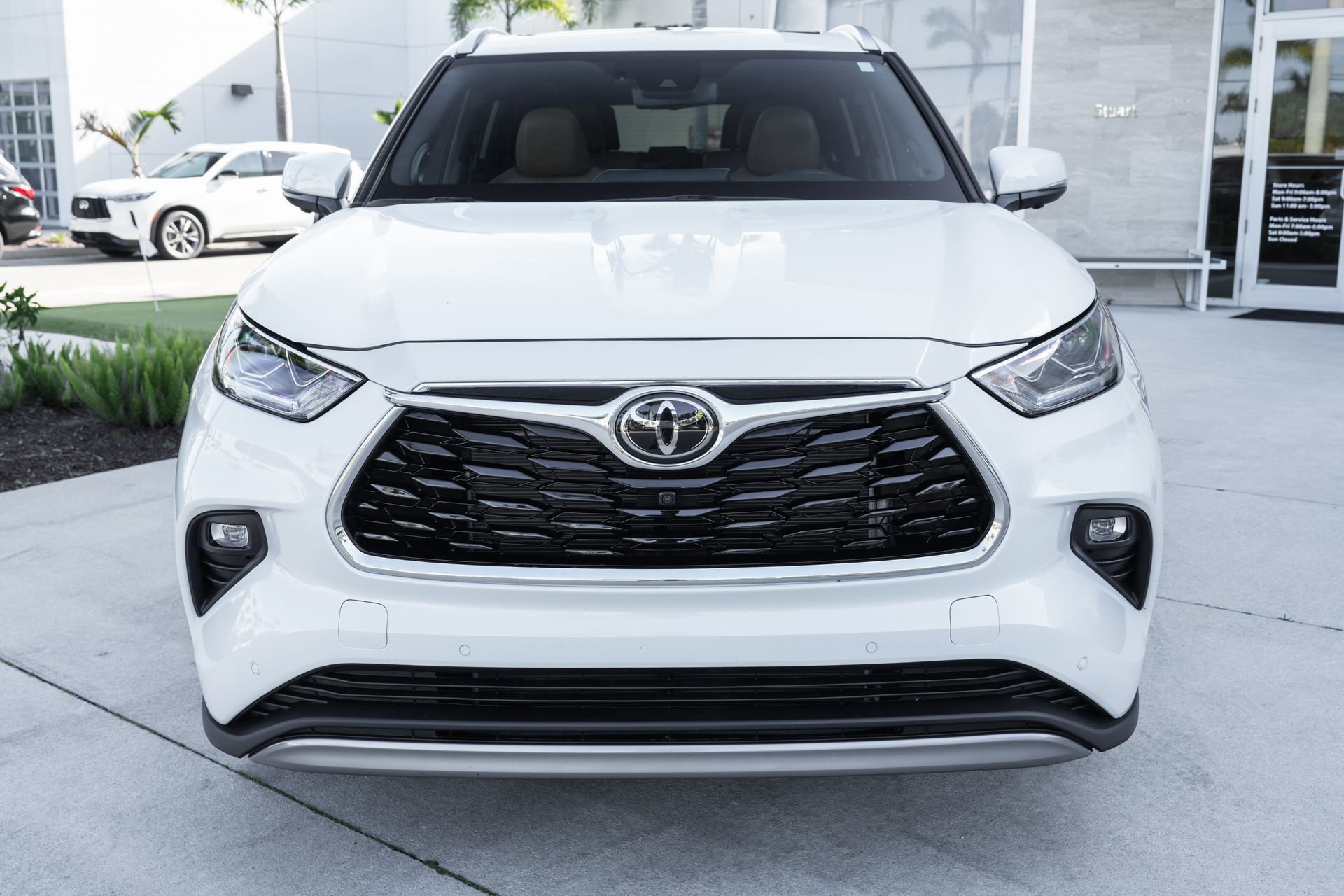 Used 2024 Toyota Highlander Platinum image 4