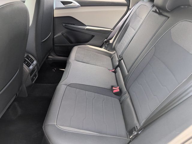 Used 2025 Volkswagen Taos SE AWD/4WD image 27
