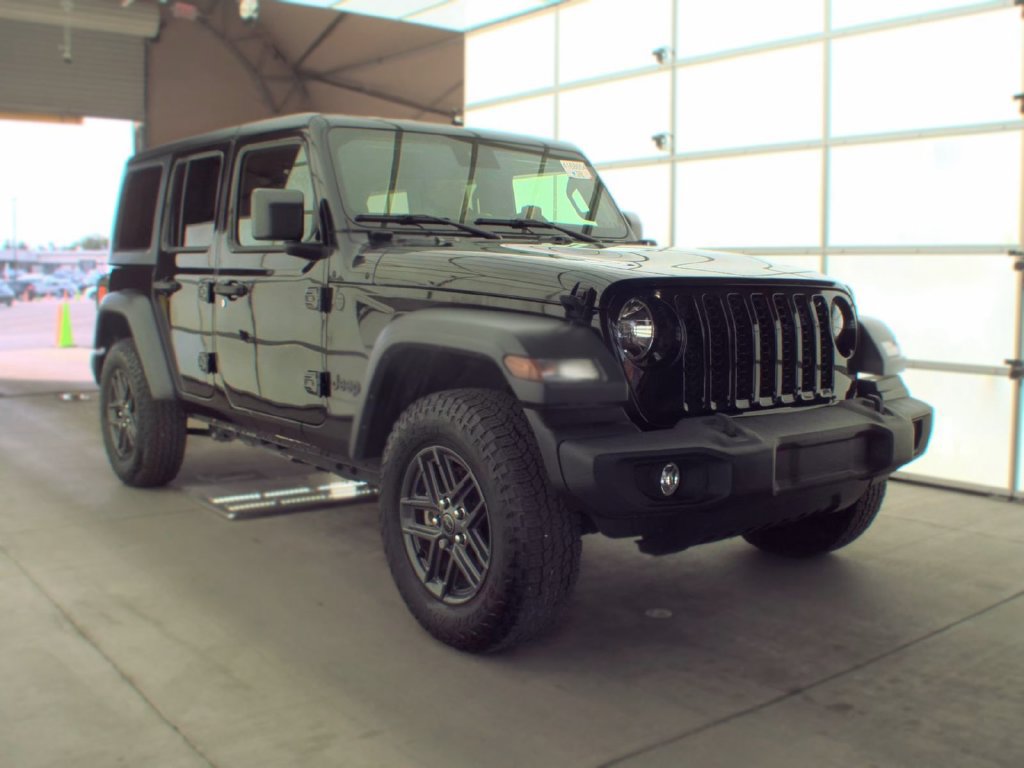 Used 2024 Jeep Wrangler Unlimited Sport AWD/4WD image 3