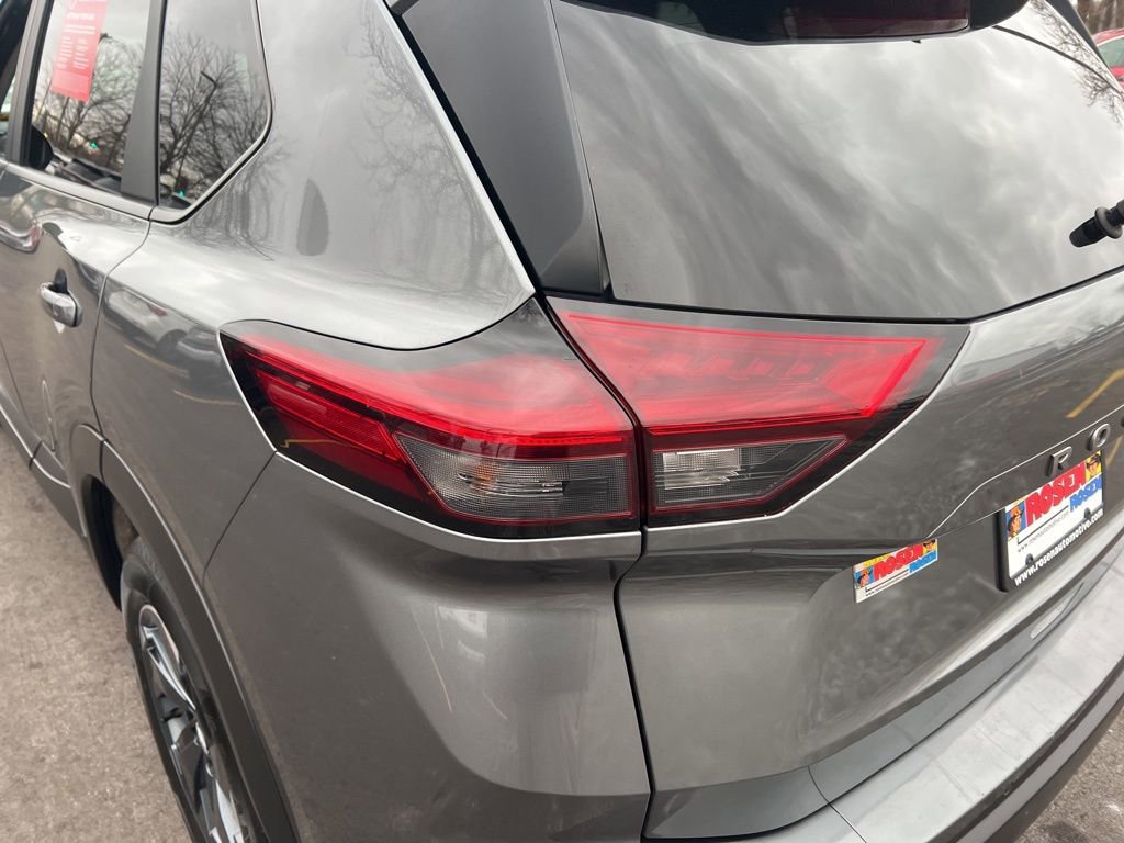 Certified 2024 Nissan Rogue SV image 34