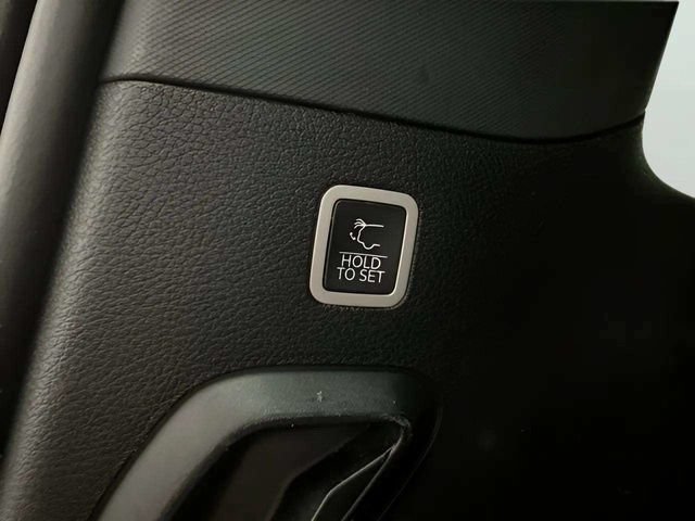Used 2024 Jeep Wagoneer Series II w/ Flexible Seating Group RWD image 10