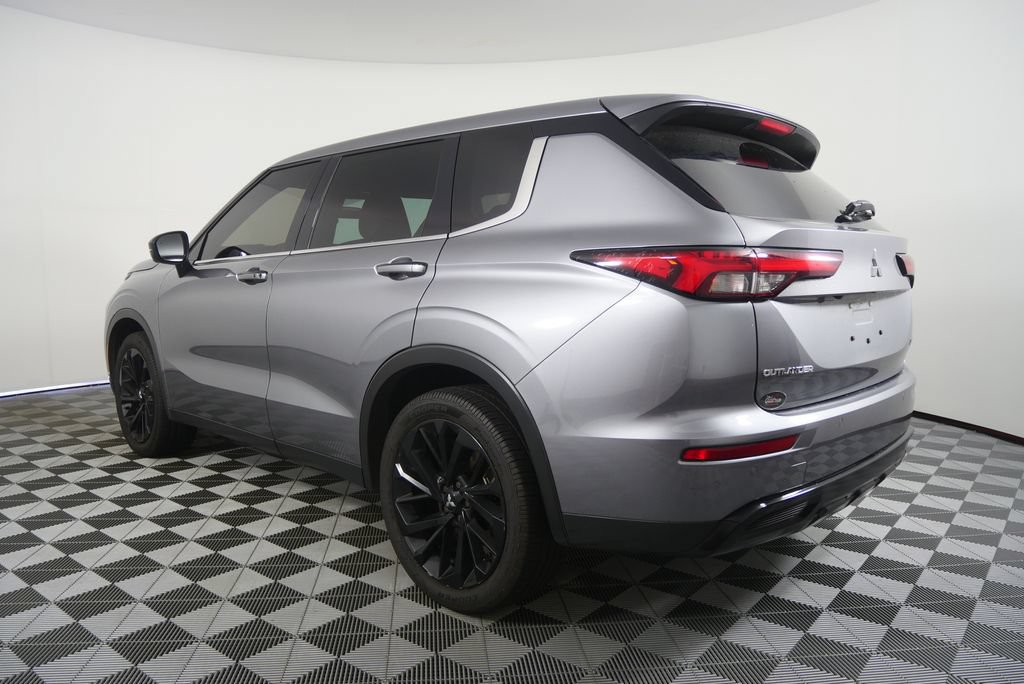 Used 2023 Mitsubishi Outlander SE Black Edition AWD/4WD image 5