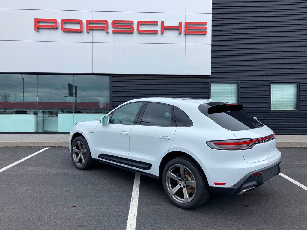 Used 2024 Porsche Macan image 3