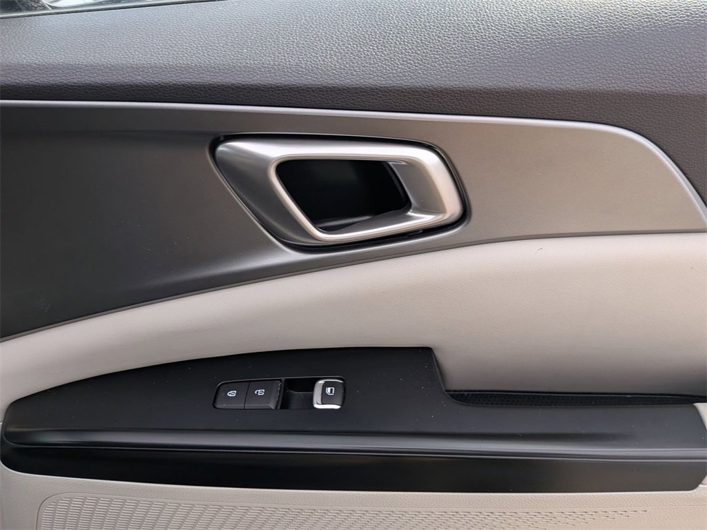 Used 2024 Kia Carnival LX image 29