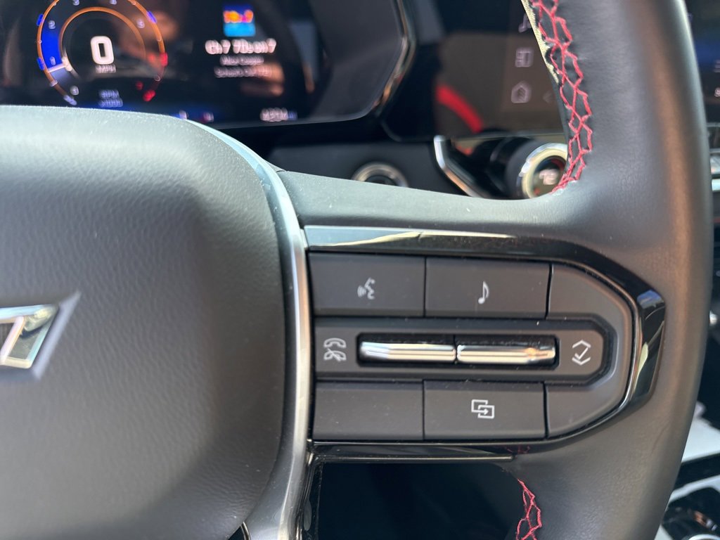 Used 2024 Chevrolet Colorado Z71 w/ Z71 Convenience Package 2 image 16