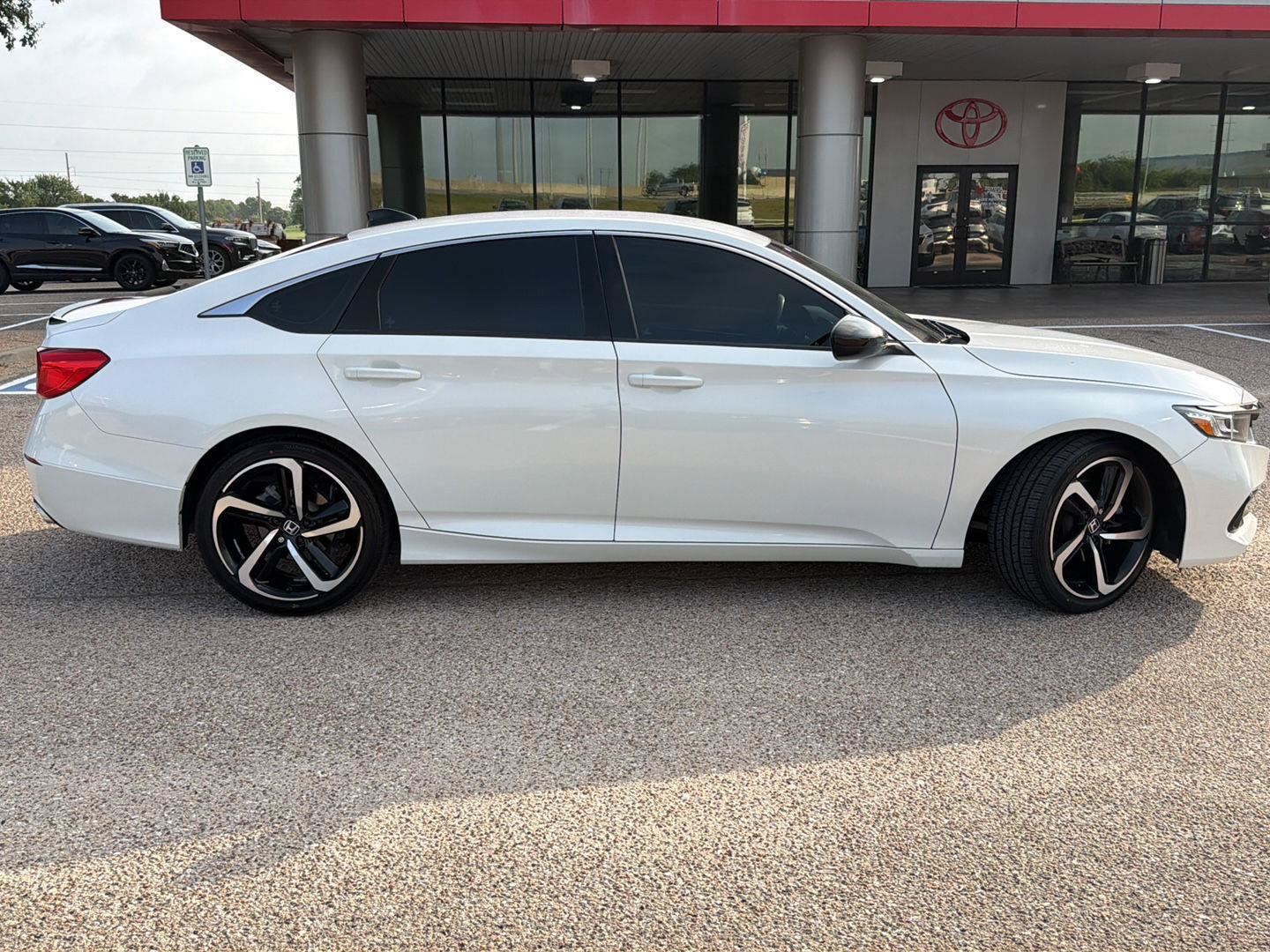Used 2021 Honda Accord Sport image 2