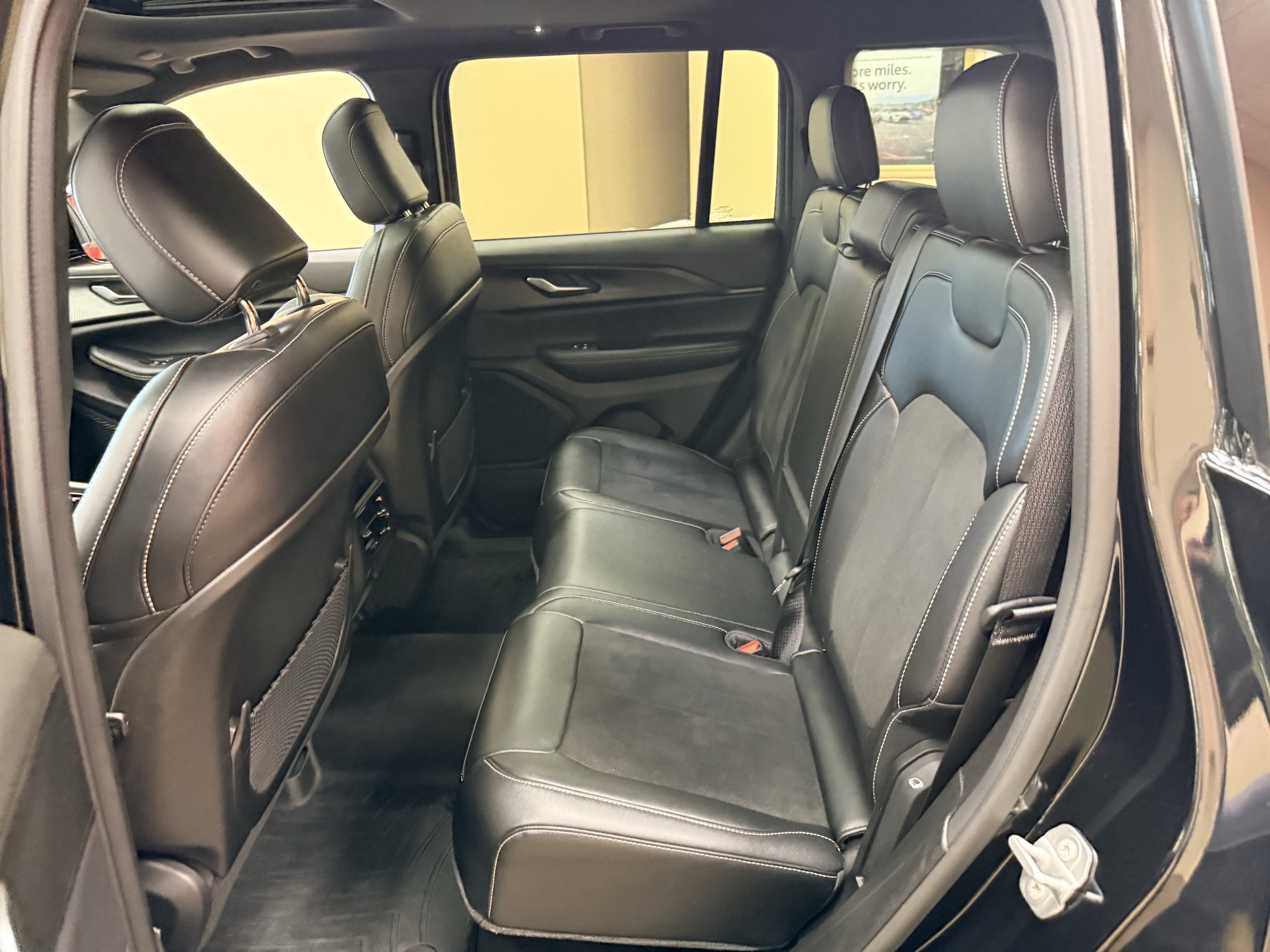 Used 2023 Jeep Grand Cherokee Altitude AWD/4WD image 11