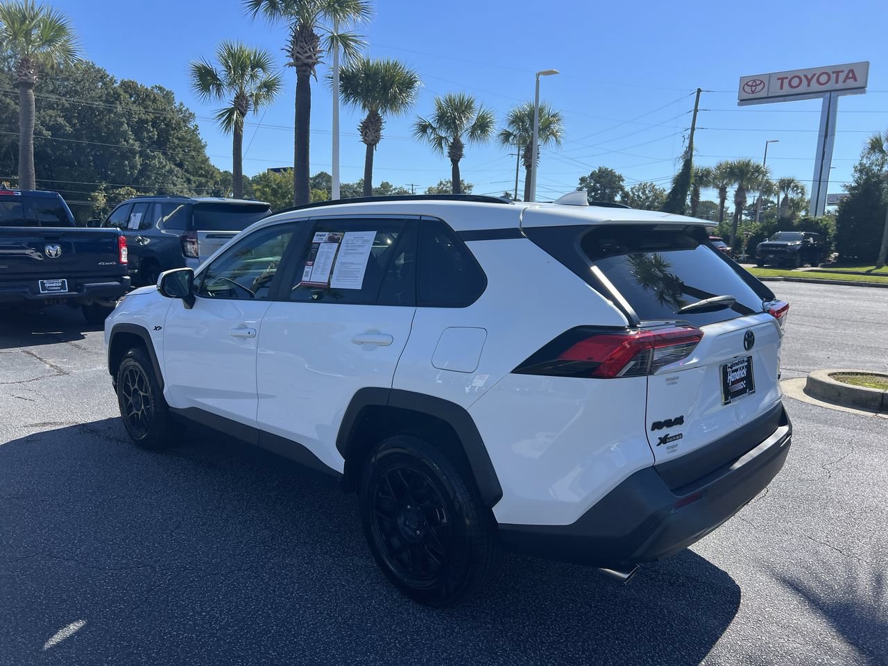 Used 2021 Toyota RAV4 XLE w/ Convenience Package FWD image 8