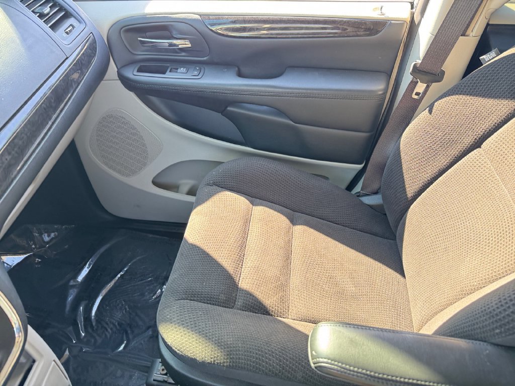 Used 2018 Dodge Grand Caravan SE FWD image 27