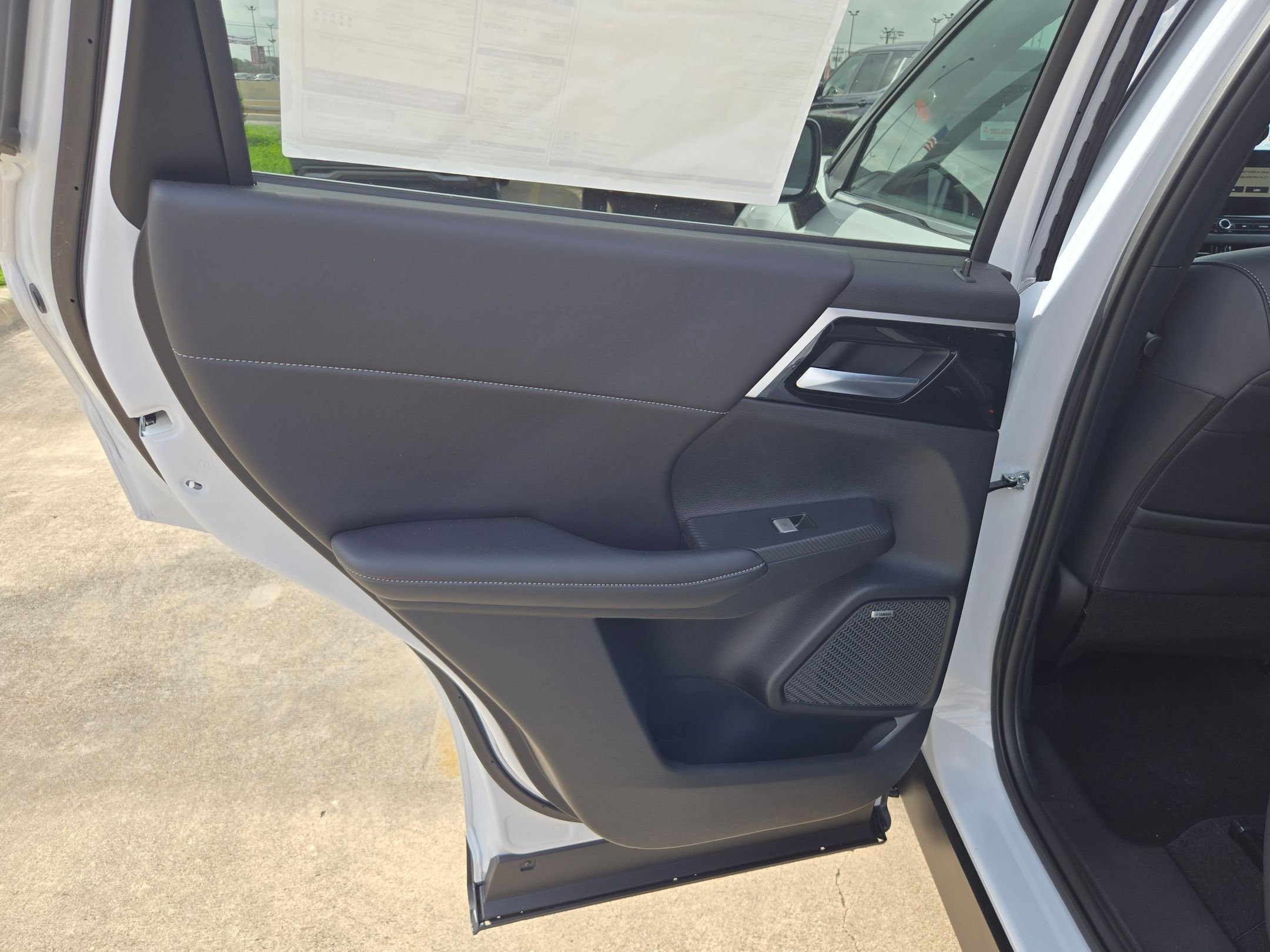 New 2026 Mitsubishi Outlander LE AWD/4WD image 14