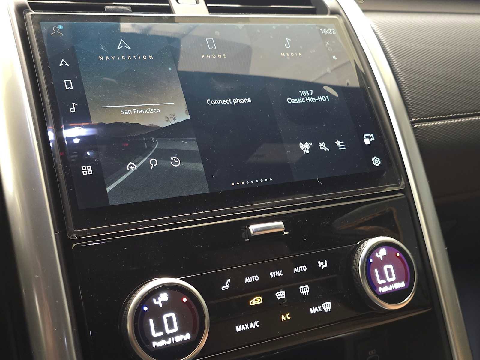 New 2025 Land Rover Discovery Dynamic SE image 27