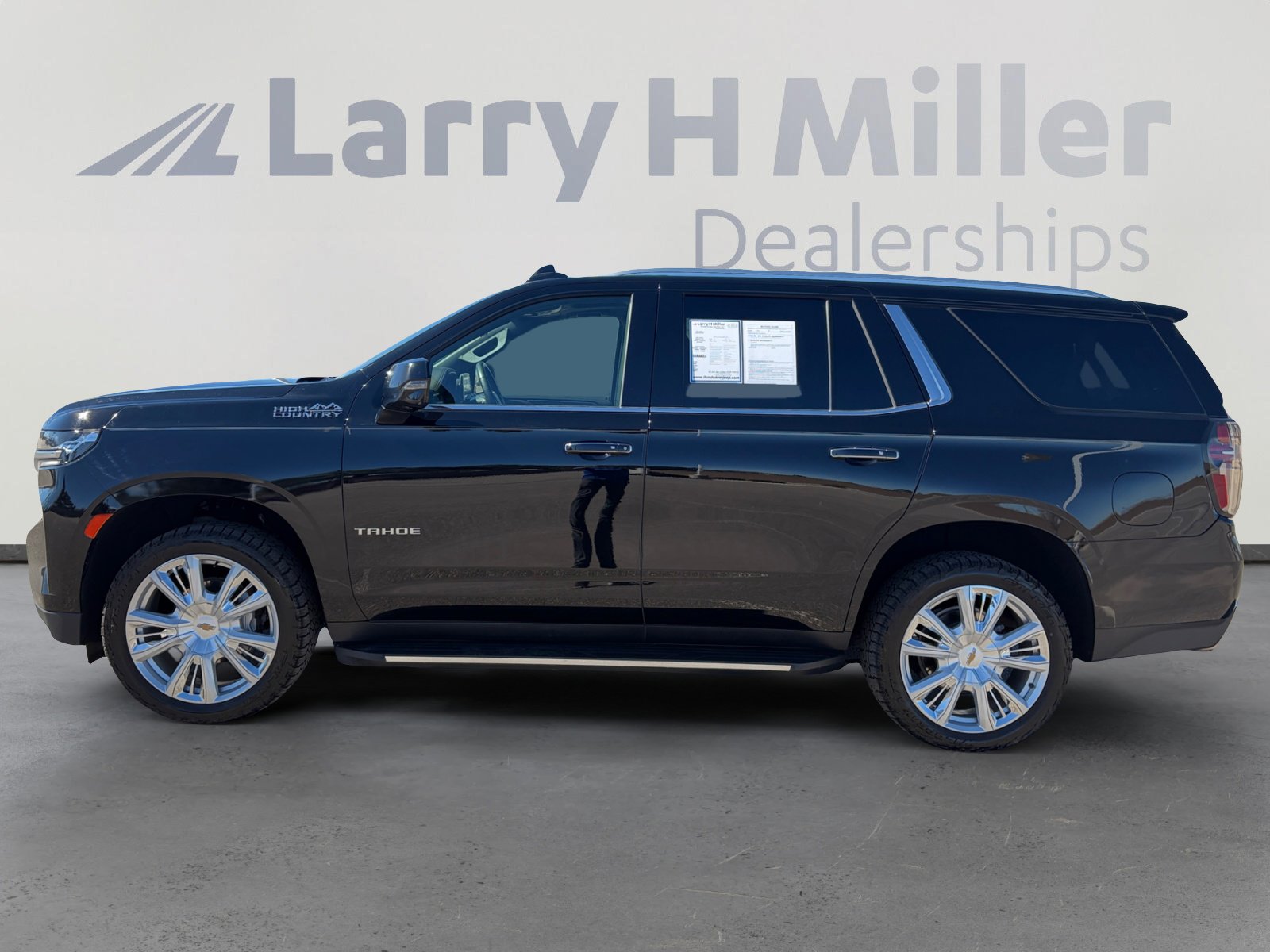 Used 2024 Chevrolet Tahoe High Country image 3