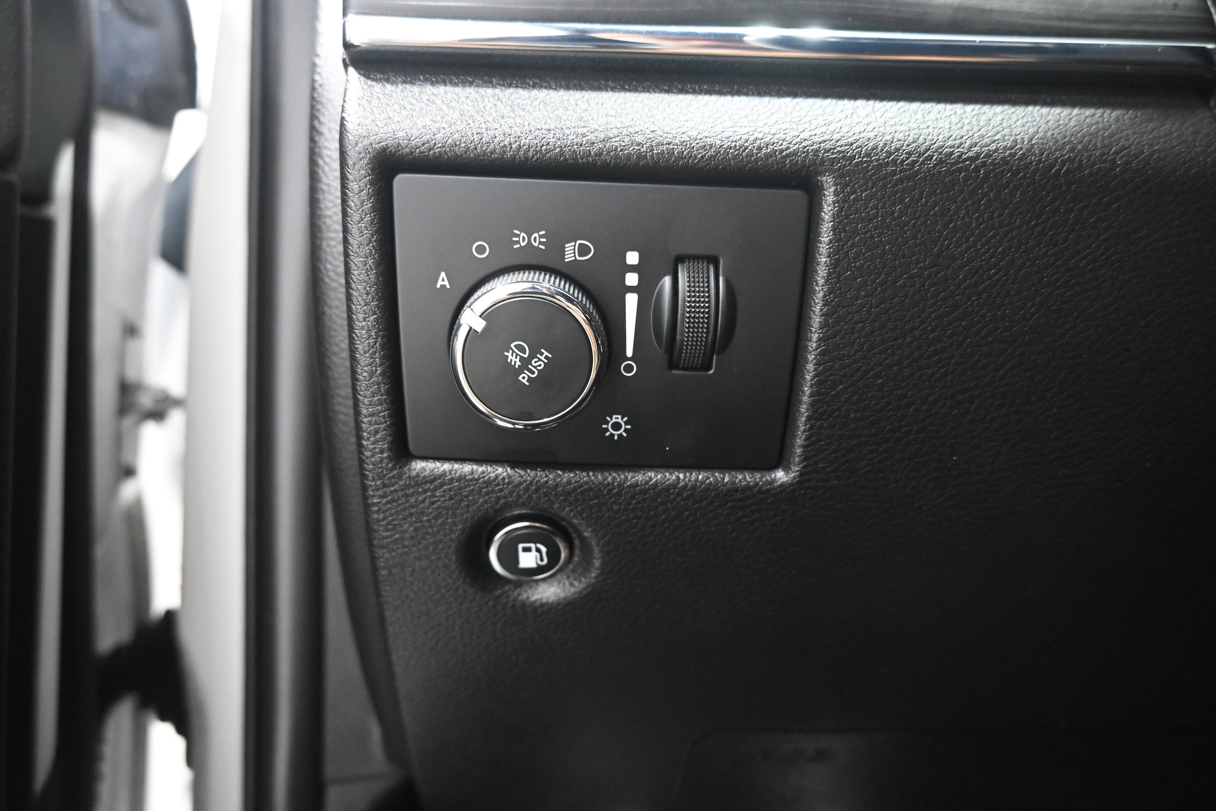 Used 2021 Jeep Grand Cherokee Limited AWD/4WD image 8