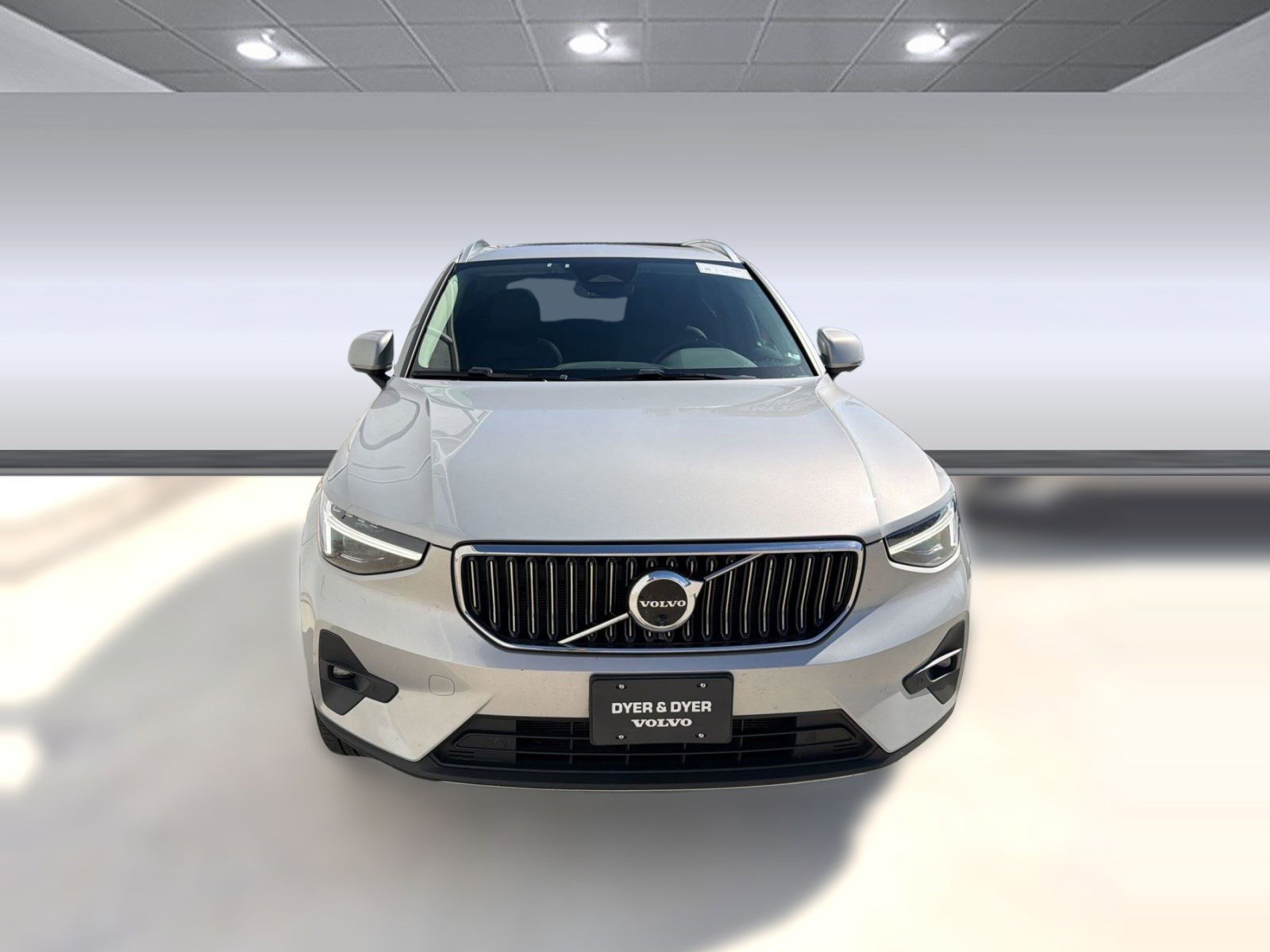 Certified 2023 Volvo XC40 B5 Ultimate w/ Protection Package Premier image 6