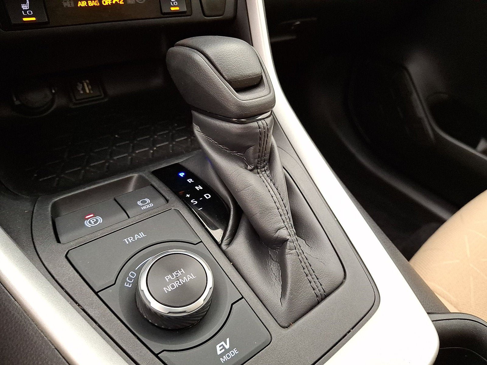 Certified 2024 Toyota RAV4 XLE w/ Convenience Package AWD/4WD image 4