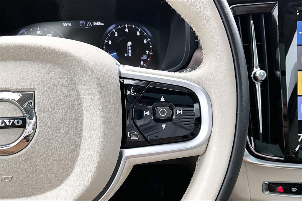Used 2021 Volvo V90 T6 Cross Country image 11
