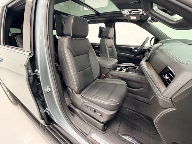 Certified 2026 Chevrolet Suburban Premier AWD/4WD image 30