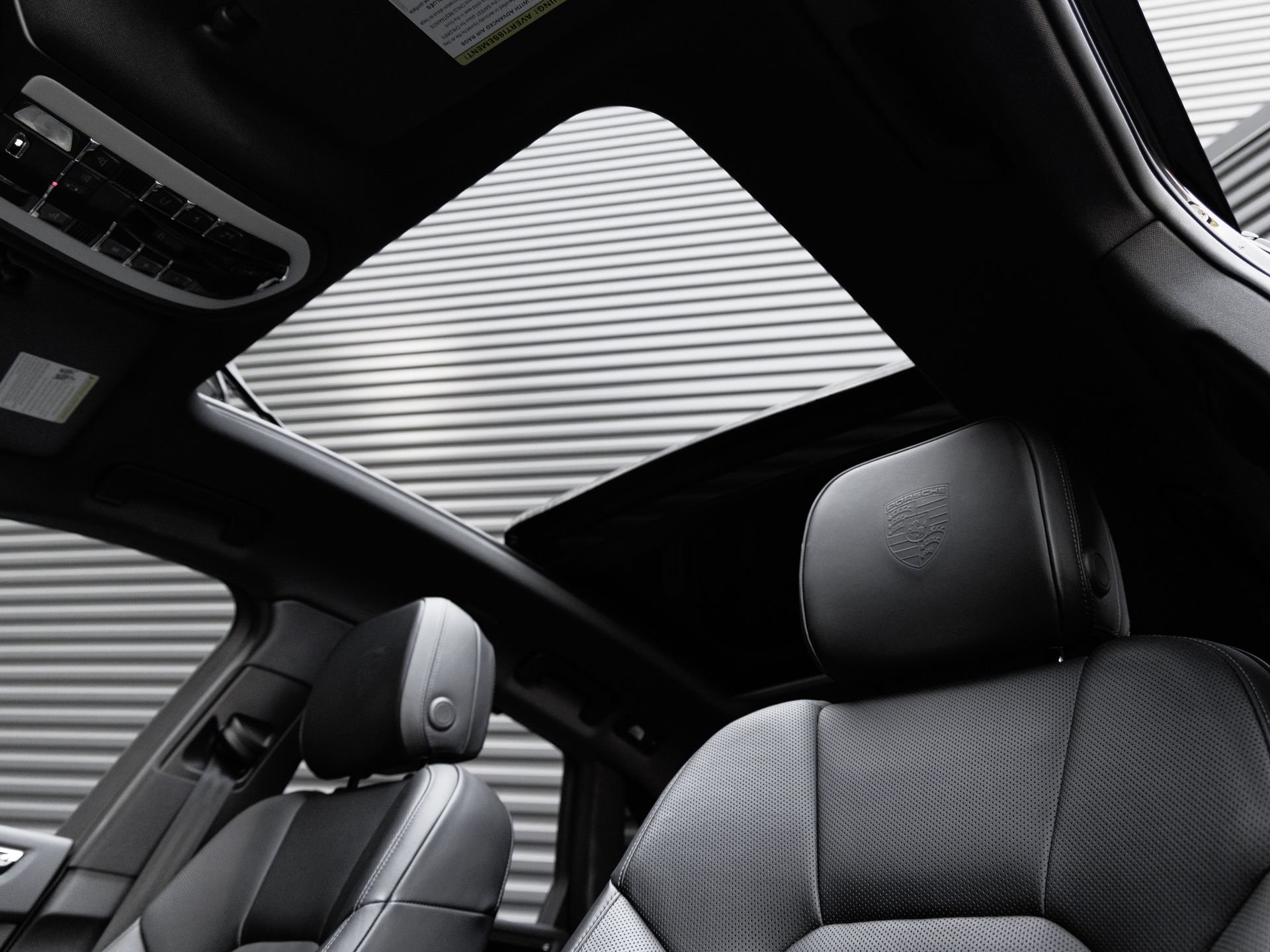 Certified 2025 Porsche Macan AWD/4WD image 14