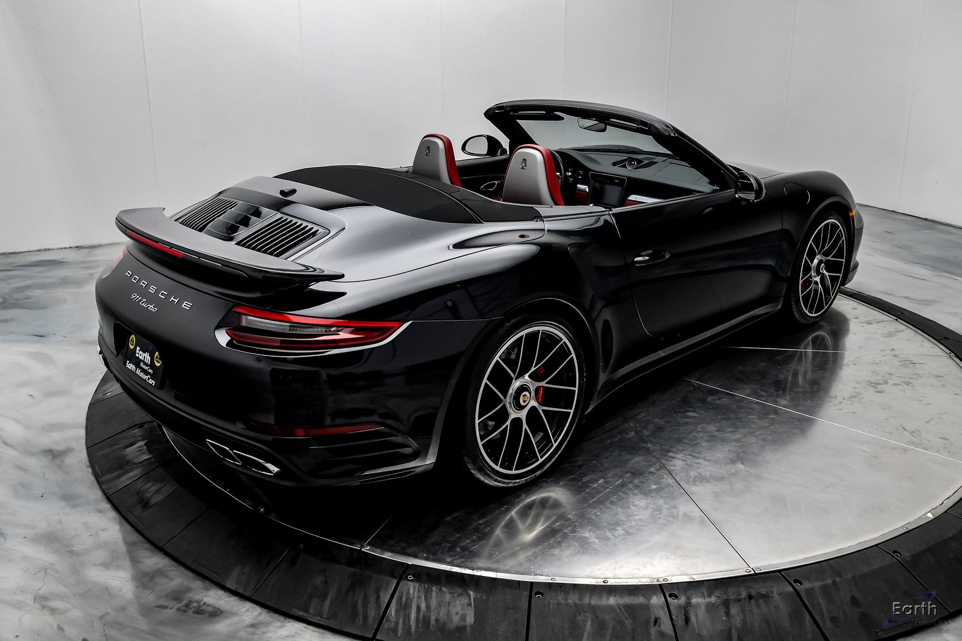 Used 2019 Porsche 911 Turbo image 19