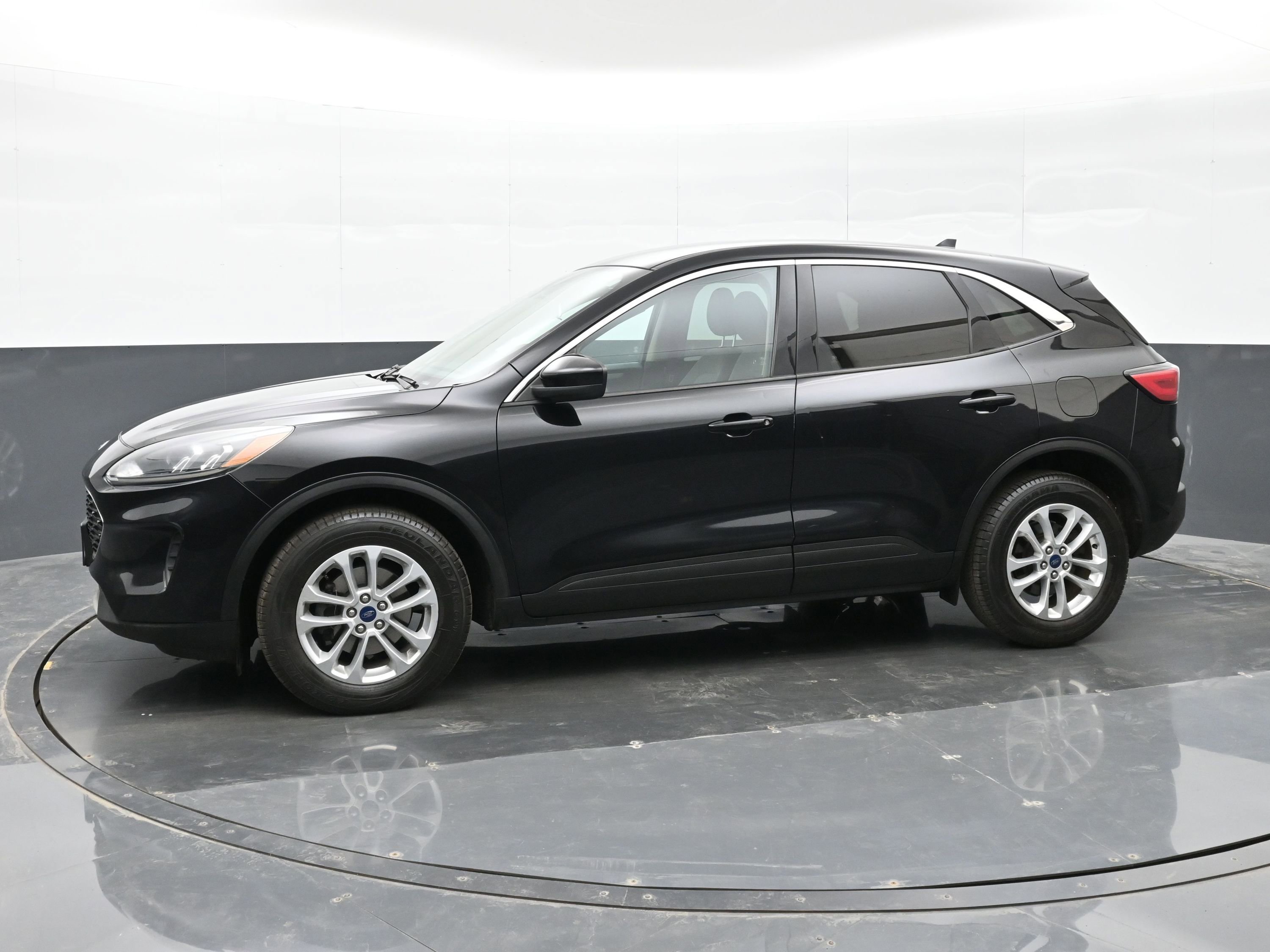 Used 2020 Ford Escape SE image 8