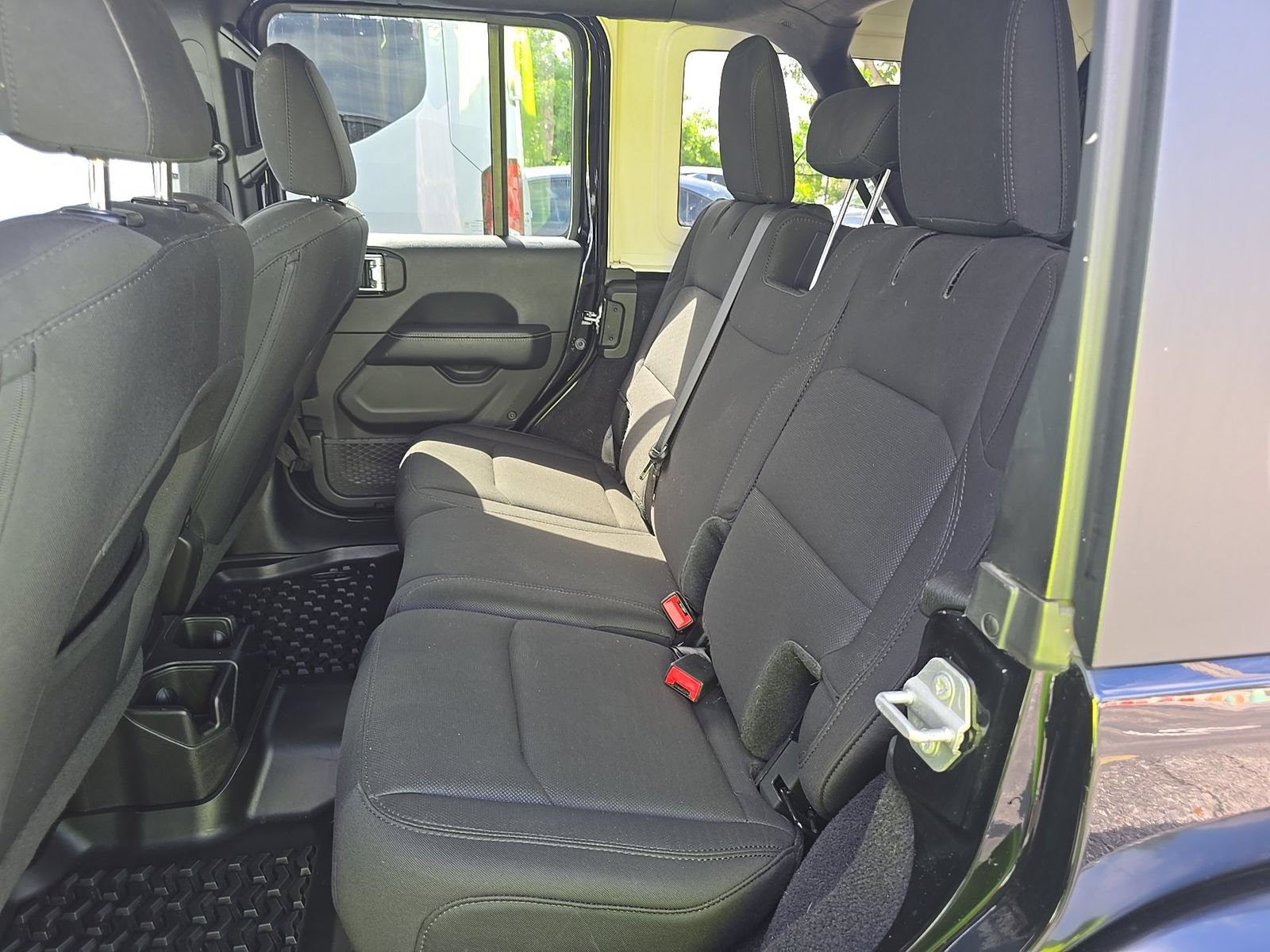 Used 2019 Jeep Wrangler Unlimited Sahara AWD/4WD image 8
