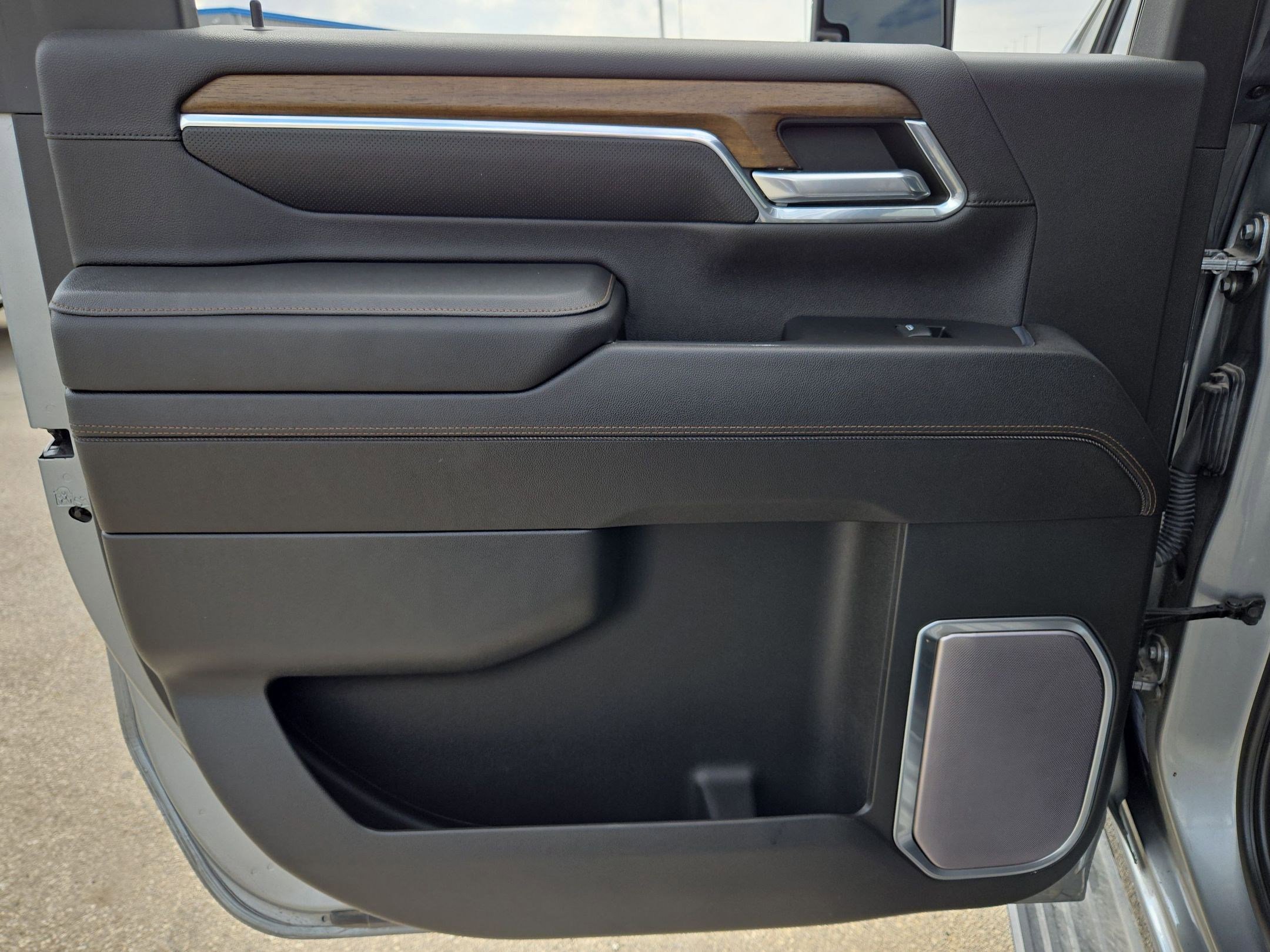 Used 2024 Chevrolet Silverado 2500 High Country w/ High Country Premium Package image 14