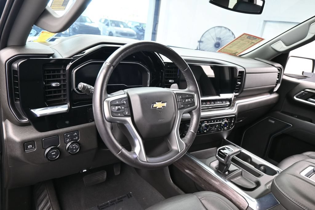 Used 2022 Chevrolet Silverado 1500 LTZ RWD image 11