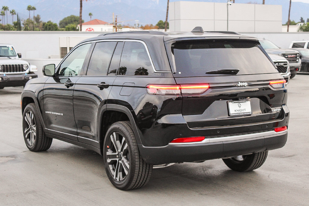 New 2027 Jeep Grand Cherokee Limited RWD image 7