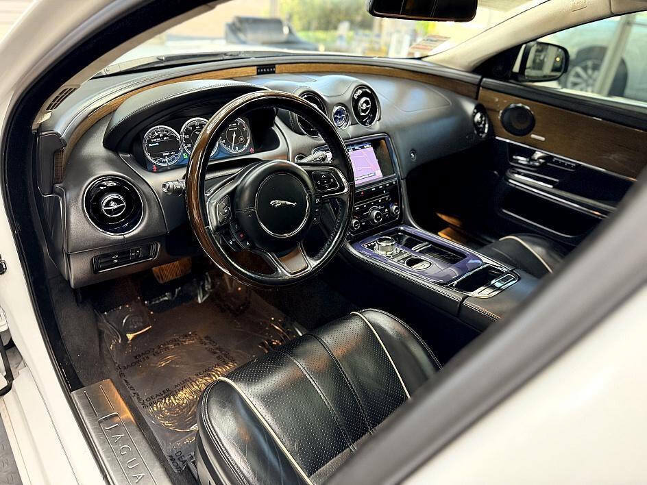 Used 2012 Jaguar XJ L Supercharged RWD image 4